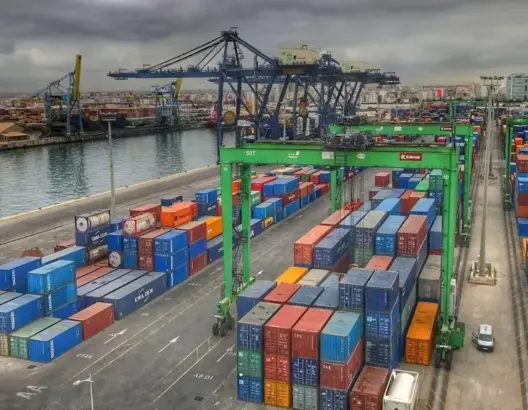 ضربة لتنافسية الموانئ المغربية.. “MSC” تقر زيادات ضخمة في رسوم الشحن تفوق نظيرتها الإسبانية