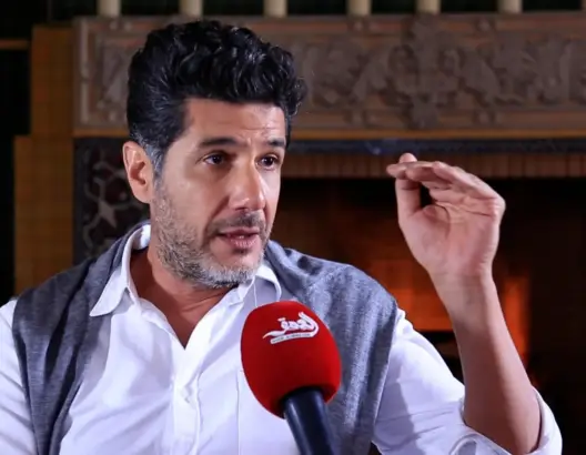 عيوش يرد على اتهامه بالترويج لـ”الشذوذ” ويدافع عن حضور “الشيخات” بالسينما المغربية