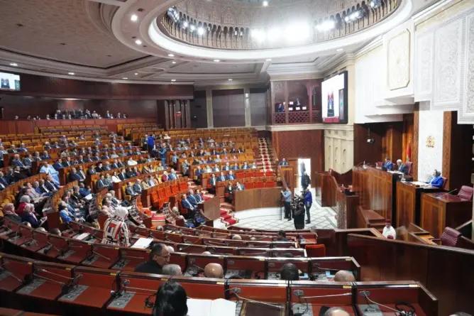 الأغلبية البرلمانية تشيد بجهود الحكومة في تطوير البنيات التحتية الأساسية