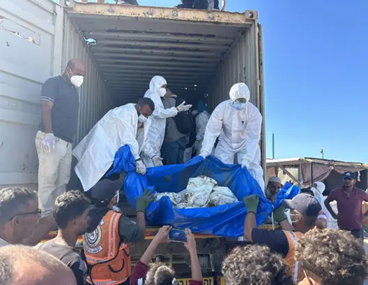 “حتى بعد الموت نتعذب”.. أزمة الأكفان بغزة تحطم أفئدة أهالي الشهداء واستغاثات لإيقاف الإبادة