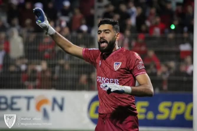 جماهير المغرب التطواني تطرد حارسها الفيلالي من التدريبات