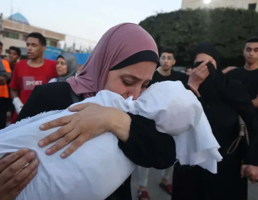 “أونروا” تدق ناقوس الخطر: إسرائيل تقتل طفلا كل ساعة بغزة