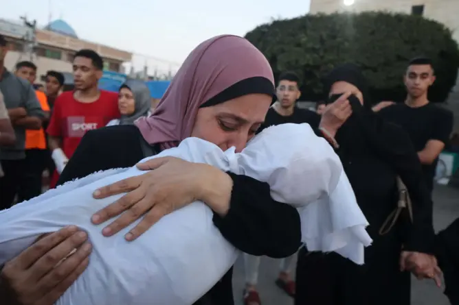 “أونروا” تدق ناقوس الخطر: إسرائيل تقتل طفلا كل ساعة بغزة