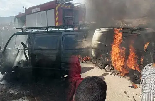 احتراق سيارة بخنيفرة يخلف خسائر مادية جسيمة 