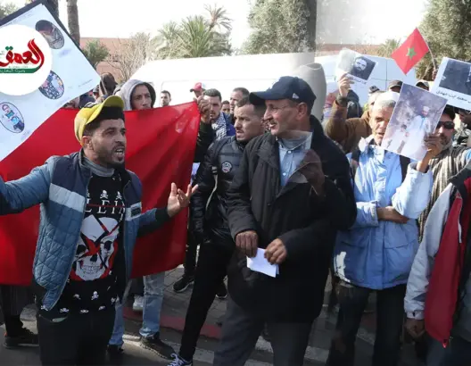 ضحايا زلزال الحوز يواصلون احتجاجهم بمراكش ضد إقصاءهم من الدعم ويعلنون تضامنهم مع الناشط آيت مهدي