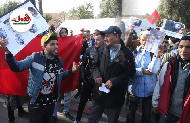 ضحايا زلزال الحوز يواصلون احتجاجهم بمراكش ضد إقصاءهم من الدعم ويعلنون تضامنهم مع الناشط آيت مهدي