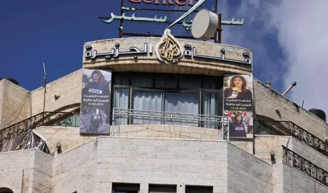 بعد إسرائيل.. السلطة الفلسطينية توقف بث قناة الجزيرة وتجمد أعمال مكتبها