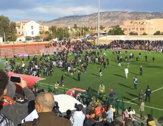 عصبة كرة القدم تعاقب أطلس خنيفرة والكوكب المراكشي بسبب أحداث الشغب