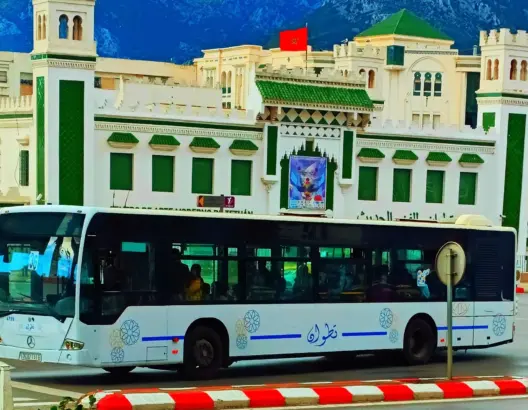 “كرامتنا تُدهس في الحافلات”.. مستخدمو “إيصال المدينة” بتطوان يطلقون “صرخة استغاثة”