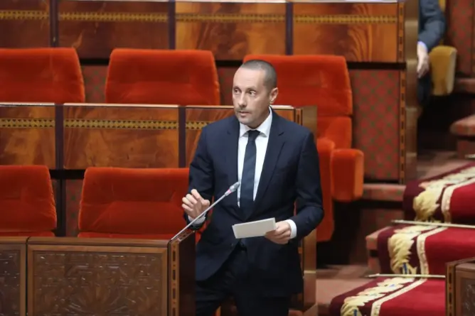 غضب شعبي يدفع وزير الصحة إلى زيارة مستشفى أكادير
