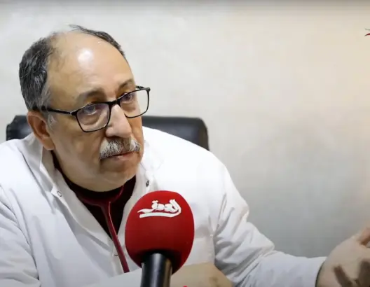 عضو اللجنة العلمية للتلقيح يبدد مخاوف المغاربة من فيروس الصين الجديد (فيديو)