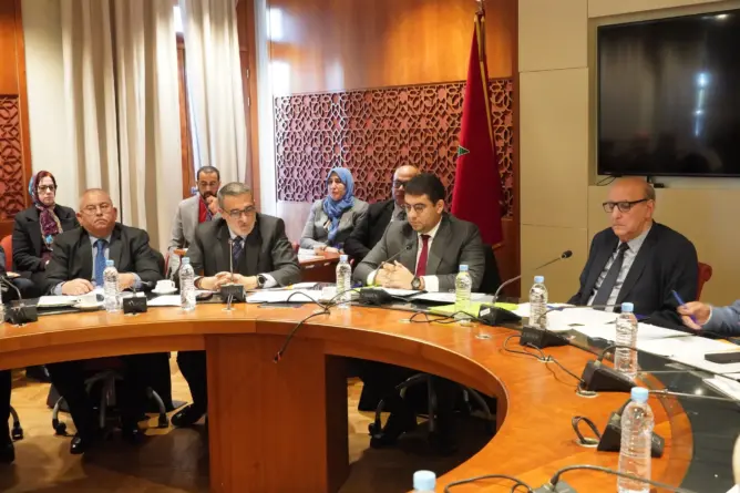 المعارضة تنتقد تراجع الإعلام العمومي وتقترح مجلسا خاصا بأخلاقيات المهنة