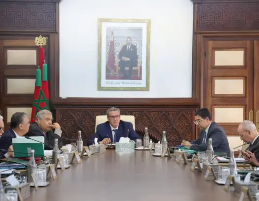 أخنوش يستنفر الوزراء لضبط نفقات الموظفين وتقليص شراء السيارات وتجهيز المقرات