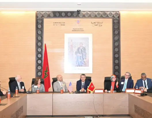 وزير العدل يستقبل خبراء قانونيين أمريكيين ويطلعهم على النظام القضائي المغربي