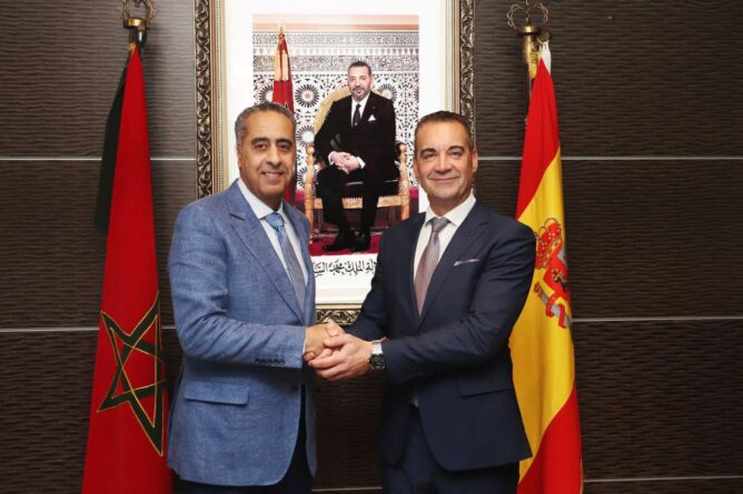استقبل المدير العام للأمن الوطني ولمراقبة التراب الوطني، عبد اللطيف حموشي، اليوم الأربعاء، بالرباط، المفوض العام للاستعلامات بمملكة إسبانيا، خافيير أنطونيو سوزين بيرسيرو، الذي يزور المغرب على رأس وفد أمني رفيع المستوى.