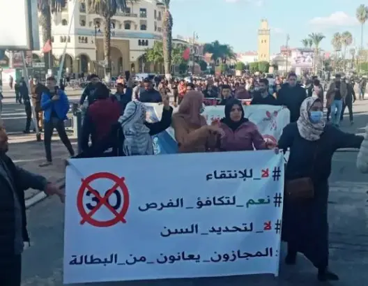 تنسيقية “المتعاقدين” تطالب بإلغاء تسقيف السن وتربط الهجرة بانسداد الأفق