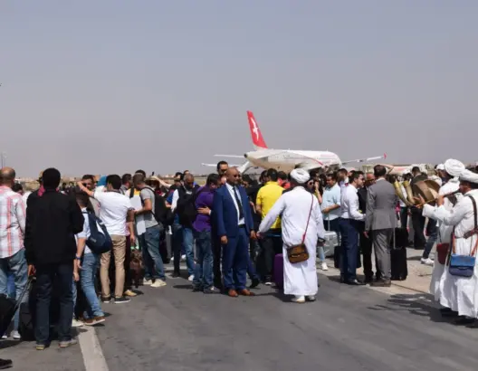 الحكومة تعلن إضافة 24 خطا جويا دوليا لفك العزلة عن مناطق نائية بالمغرب
