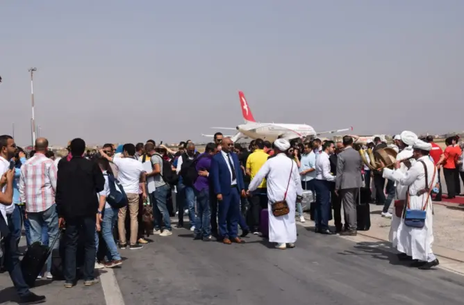 الحكومة تعلن إضافة 24 خطا جويا دوليا لفك العزلة عن مناطق نائية بالمغرب