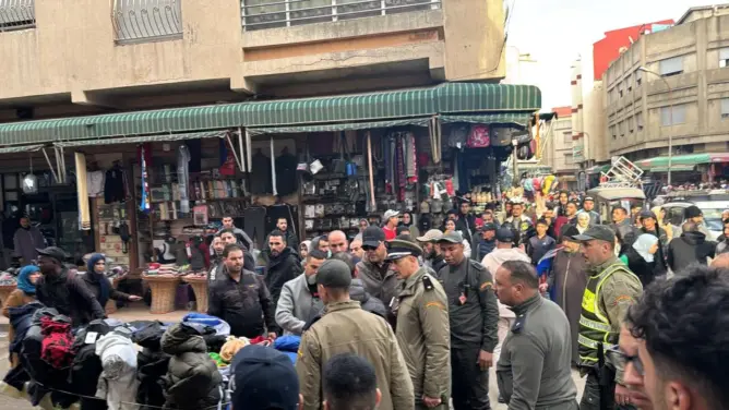 سلطات طنجة تشن حملات لتحرير الشوارع من البائعين المتجولين