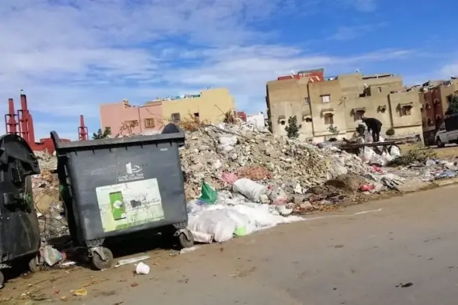 أغرقت أحياء في براثن الأزبال.. “عشوائية العمران” تثير غضب مستشارين بمجلس جهة البيضاء