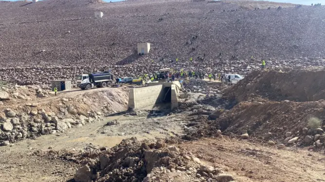 انتشال جثامين 5 عمال ضحايا حادث سد المختار السوسي بتارودانت