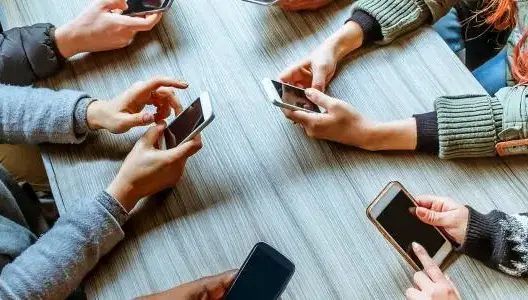 تقرير: 42% من الشباب المغاربة تراجع تحصيلهم الدراسي بسبب الإدمان على الأنترنت