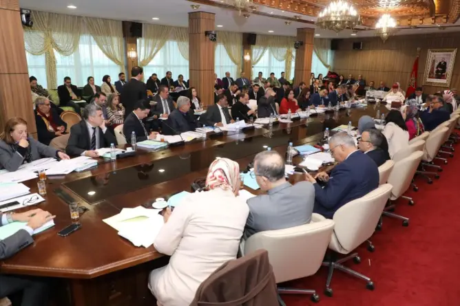 “تعديلات الحكومة” تثير سجالا قانونيا في اجتماع المصادقة على قانون الإضراب