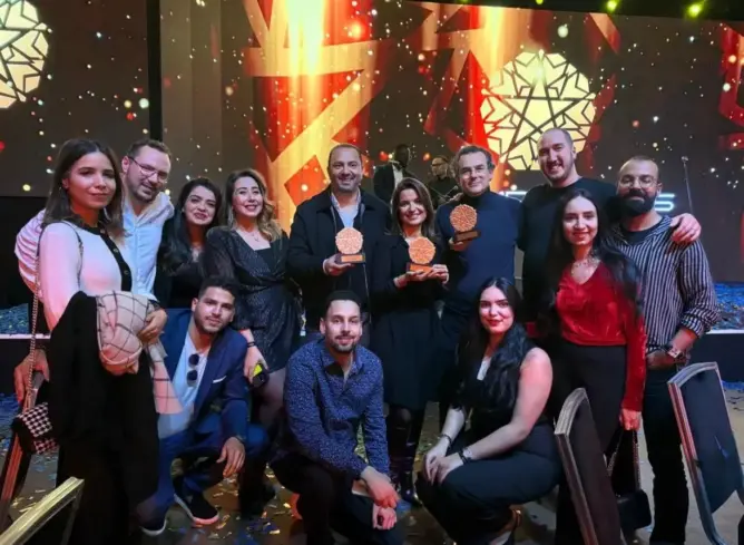 البريد بنك يحصد ثلاث جوائز مرموقة عن حملته الإعلانية “Ezy”