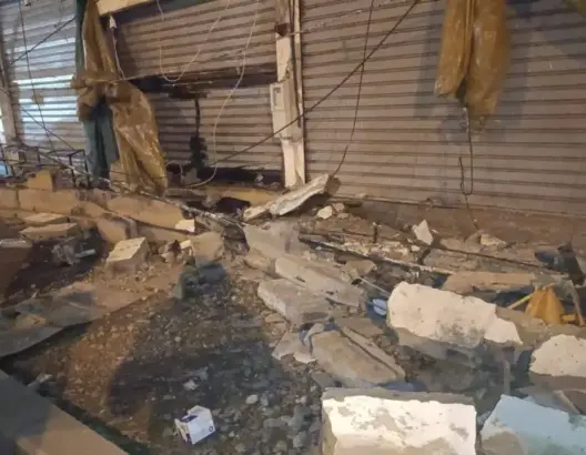 انهيار أجزاء السوق البلدي بالحي الحسني.. المعارضة تحمل المسؤولية للرئيس والأخير يوضح