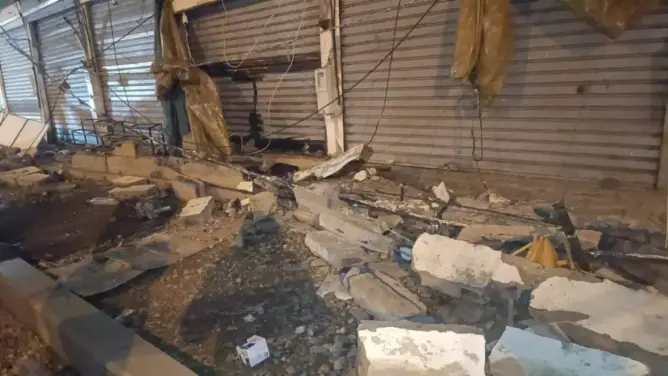 انهيار أجزاء السوق البلدي بالحي الحسني.. المعارضة تحمل المسؤولية للرئيس والأخير يوضح