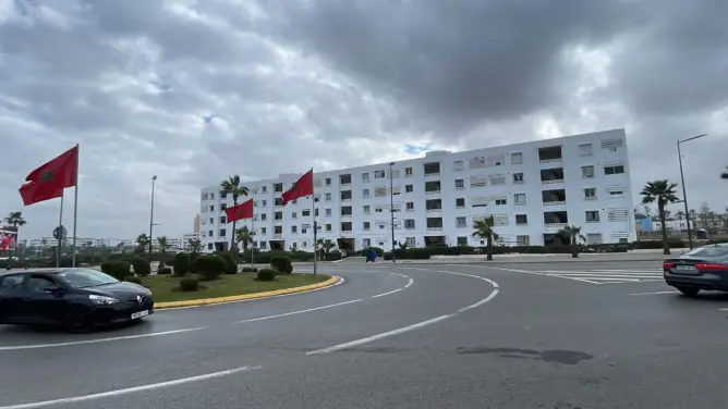 جماعة البيضاء تطالب سكان حي بالعنق بالإفراغ