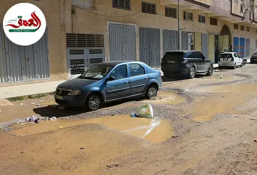 الأمطار تعري البنية التحتية لطريق مهترئة بفاس