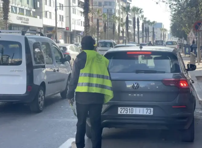 حراس السيارات بالبيضاء يطالبون بدفاتر التحملات لتقنين القطاع