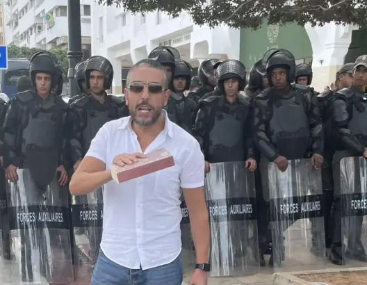 ناشط بطنجة يواجه تهما ثقيلة بسبب تدوينة حول المغربي منفذ “عملية تل أبيب”