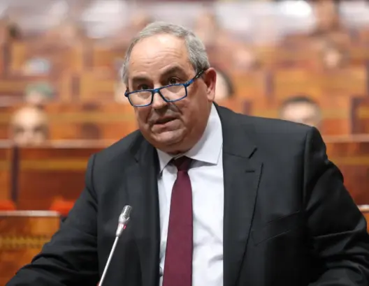 رفضا لرسوم التسجيل .. الطلبة الموظفون بوجدة يحتجون أمام ولاية جهة الشرق
