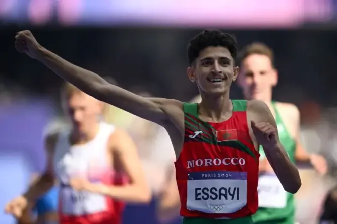 المغربي أنس الساعي يحطم رقم هشام الكروج في 3000 متر داخل القاعة