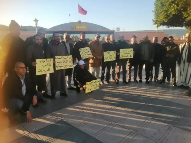 تنسيقية تحتج بخنيفرة رفضا لمشروع بناء محطة طرقية بـ6 ملايير