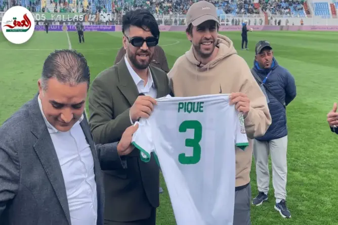 بيكيه يحصل على قميص الدفاع الحسني الجديدي