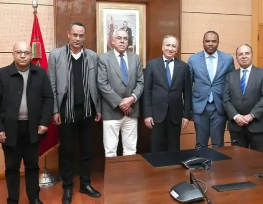برادة يعلن التزامه بتنفيذ الاتفاقات أمام النقابات