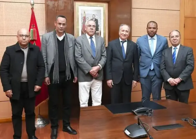 برادة يعلن التزامه بتنفيذ الاتفاقات أمام النقابات