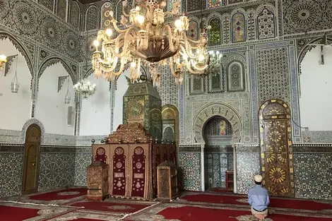 التوفيق يعفي ناظر أوقاف الحرم الإدريسي