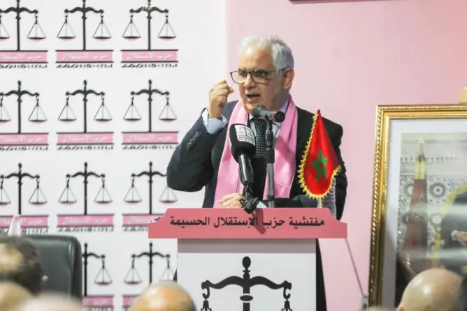 بركة يوزع وعود الاستثمار ويستدعي المقاومة لرأب الصدع بين استقلاليي الريف