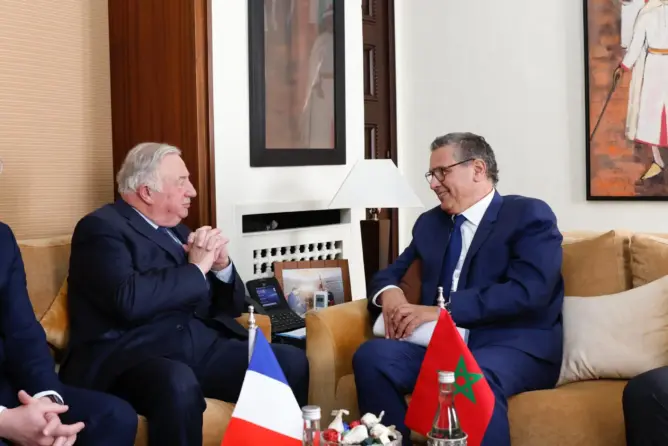 أخنوش يستقبل رئيس مجلس الشيوخ الفرنسي في الرباط قبل زيارة العيون لتعزيز التعاون الثنائي