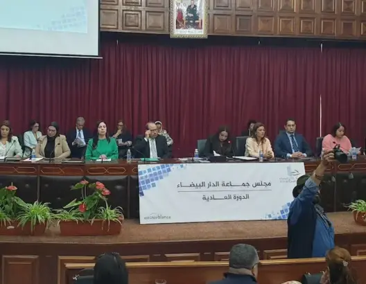 خلافات الأغلبية تهدد بتفكك تحالف مجلس البيضاء واختلالات سوق الجملة تحاصر الرميلي