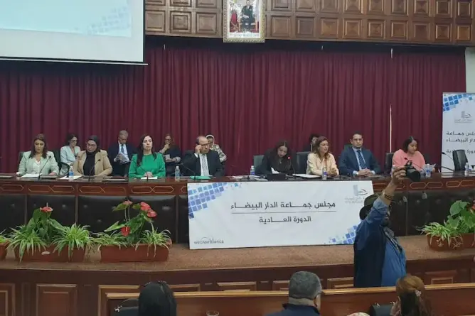 خلافات الأغلبية تهدد بتفكك تحالف مجلس البيضاء واختلالات سوق الجملة تحاصر الرميلي