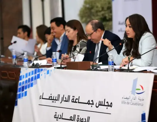 اتهامات بـ”التزوير” تفجر اجتماعا بمجلس البيضاء والانتخابات تذكي صراع الأغلبية