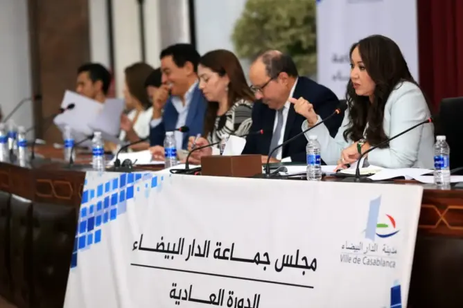 اتهامات بـ”التزوير” تفجر اجتماعا بمجلس البيضاء والانتخابات تذكي صراع الأغلبية