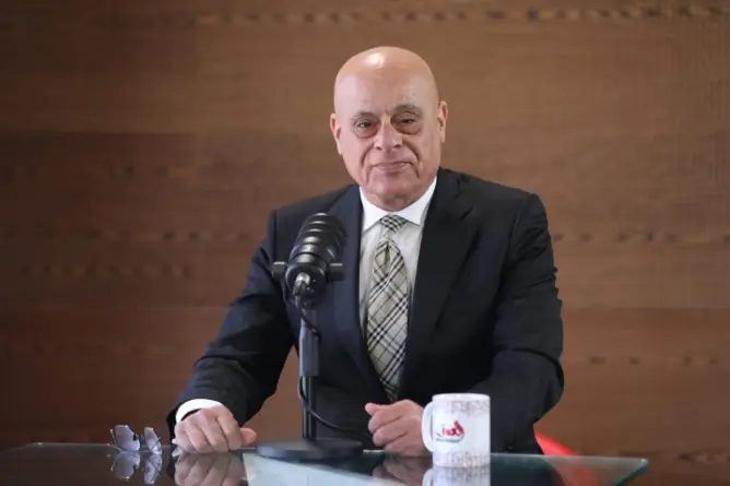 فاتح: الركراكي مطالب بتصحيح الأخطاء.. وظروف التعليق الرياضي تؤثر على الجودة (فيديو)