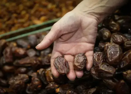 تغليف التمور الإسرائيلية يفجر جدلا.. والخراطي: ترويج المنتجات الجزائرية خيانة وطنية