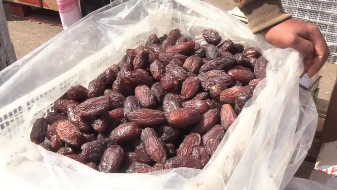 أسعار التمور تهوي مع بداية رمضان